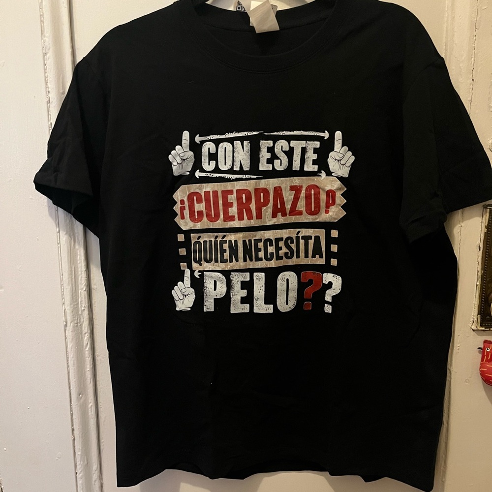 Black Graphic Tee - Con Este Cuerpazo Spanish Slogan